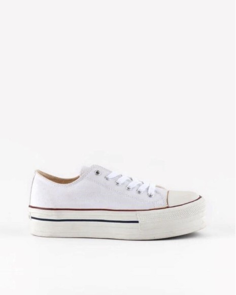 Deportivas blancas de mujer Victoria estilo casual, look sencillo y moderno