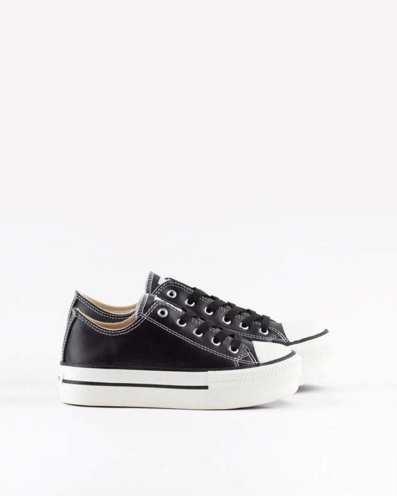 Deportivas bajas de mujer negras Victoria, perfectas para un look casual y cómodo