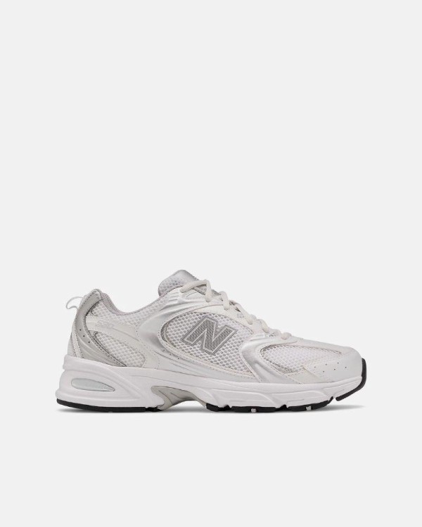 Zapatillas blancas deportivas de mujer New Balance MR530, diseño cómodo