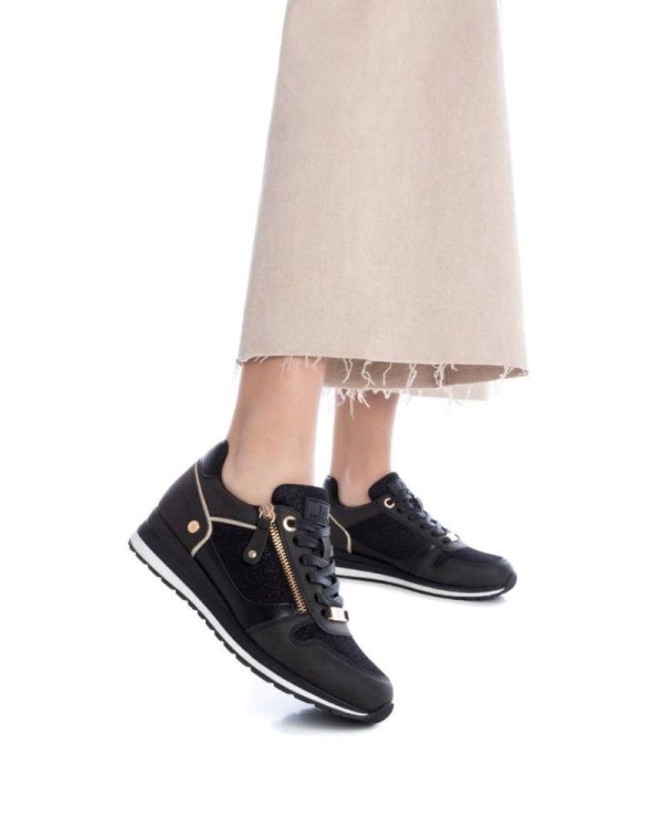 Sapatilhas baixas mulher em cor preta XTI