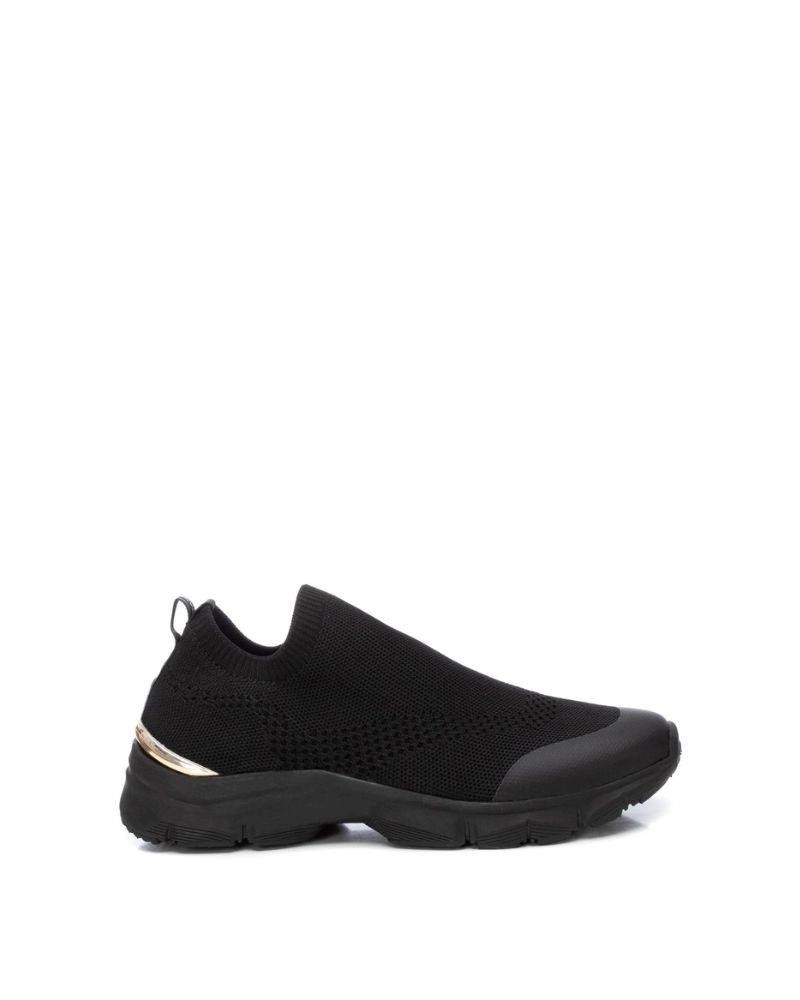 Zapatillas bajas de mujer negras XTI elegantes, ideales para un look sofisticado