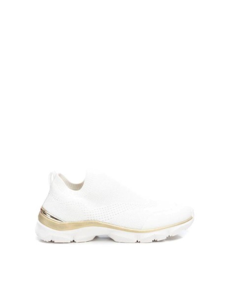 Zapatillas blancas de mujer XTI elegantes, diseño sofisticado y moderno