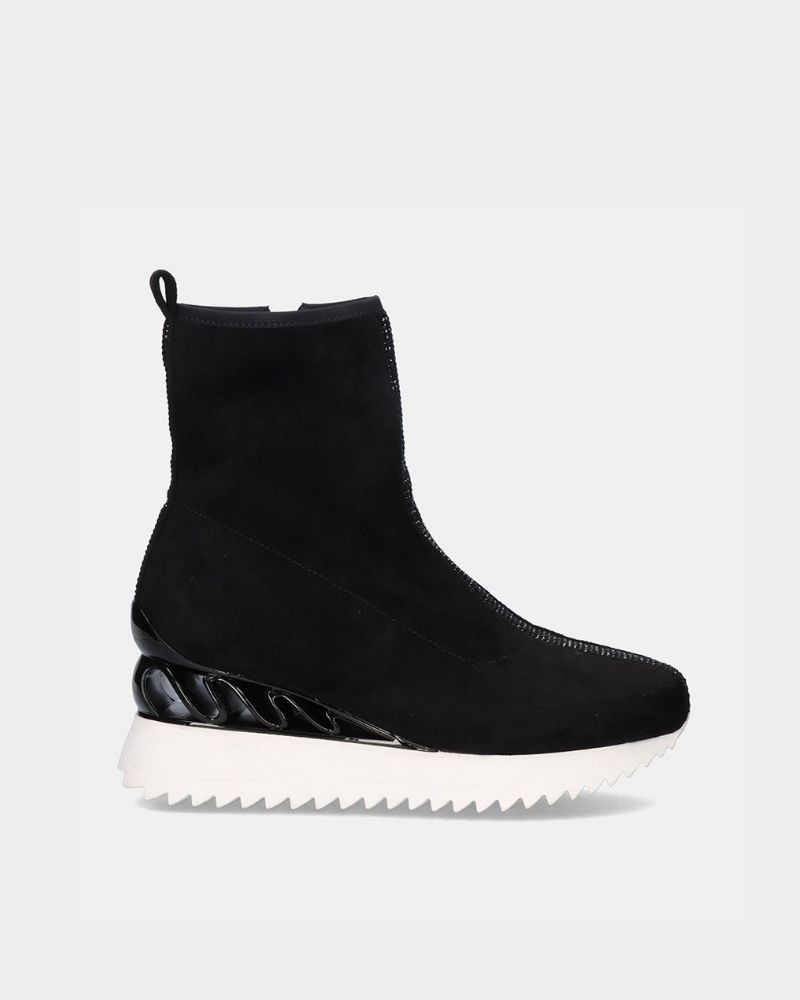 Zapatillas altas de mujer en color negro Exe, diseño cómodo y versátil para el día a día