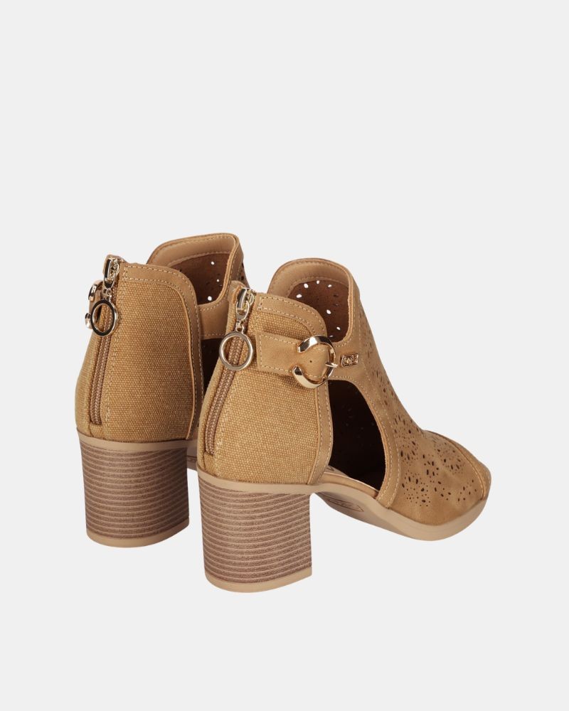 Sandálias Fechadas Mulher CHIKA 10 Castanho ROSALINDA 08
