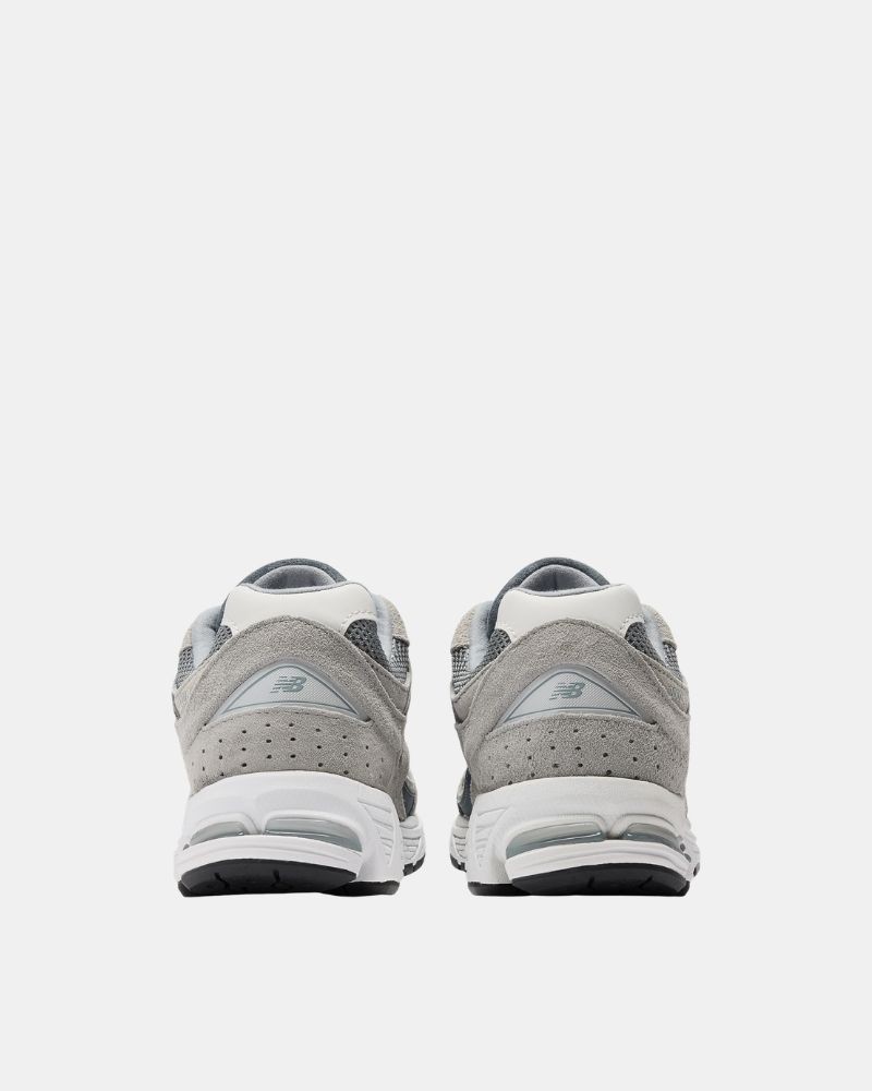 Ténis Baixos Mulher NEW BALANCE Cinzento M2002RST