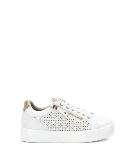Zapatillas bajas blancas de mujer XTI urbanas, diseño versátil y de moda