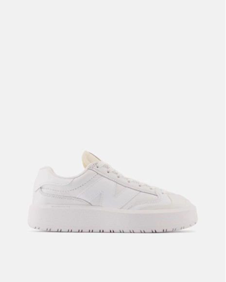 Zapatillas blancas de mujer New Balance CT302, estilo moderno y casual