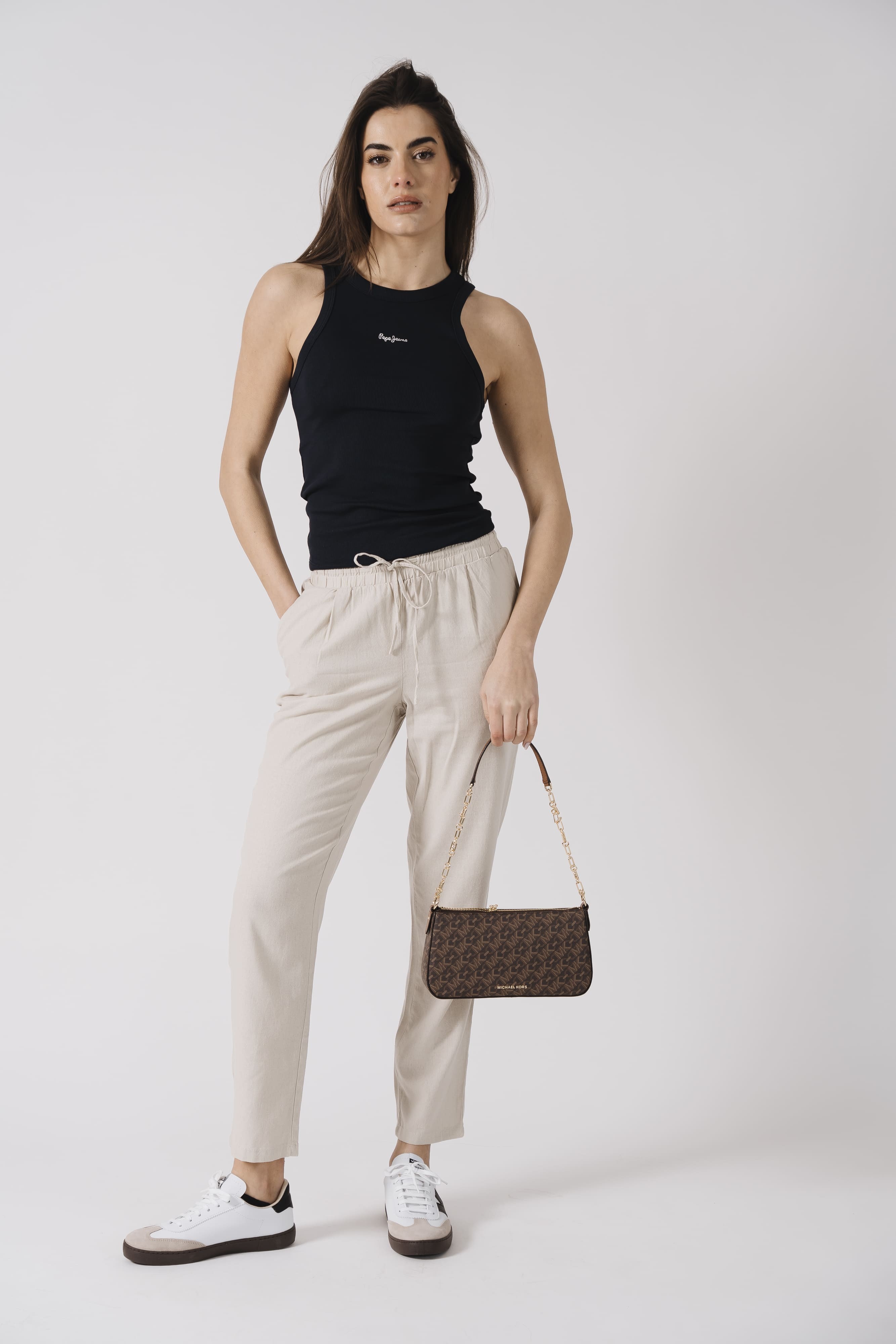 Look elegante de primavera 2025 mujer